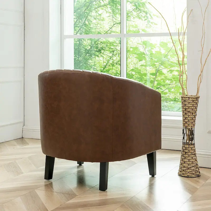 Poltrona club a botte in pelle PU trapuntata con borchie decorative