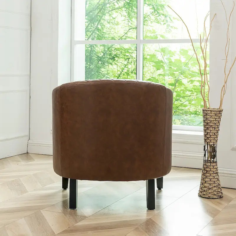 Poltrona club a botte in pelle PU trapuntata con borchie decorative