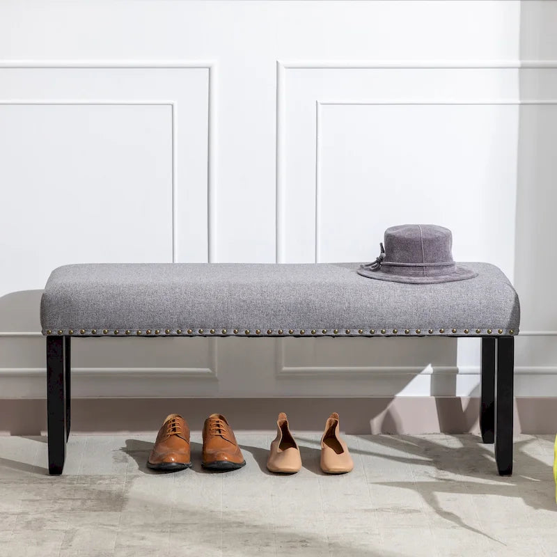 Panca moderna da 44 L con bordino a borchie, imbottita e con gambe in legno