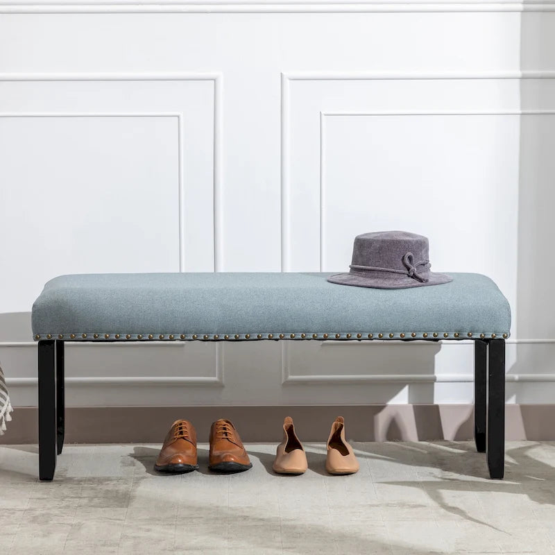 Panca moderna da 44 L con bordino a borchie, imbottita e con gambe in legno