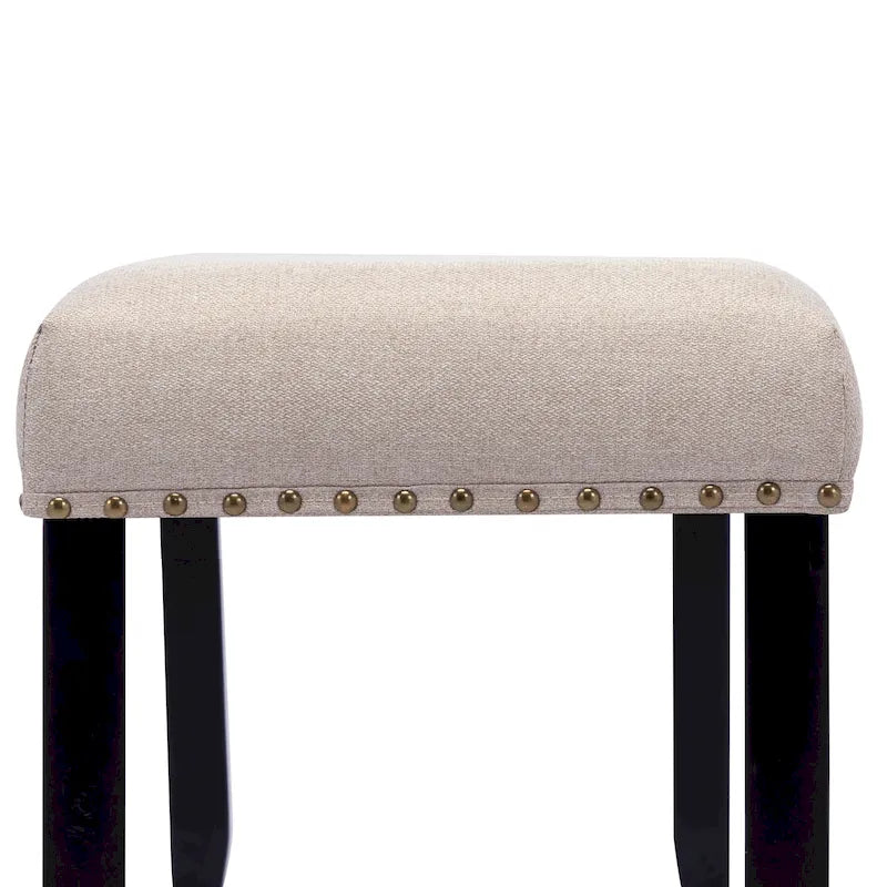 Panca moderna da 44 L con bordino a borchie, imbottita e con gambe in legno